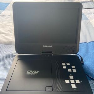 10 inches portable dvd player. used only once
